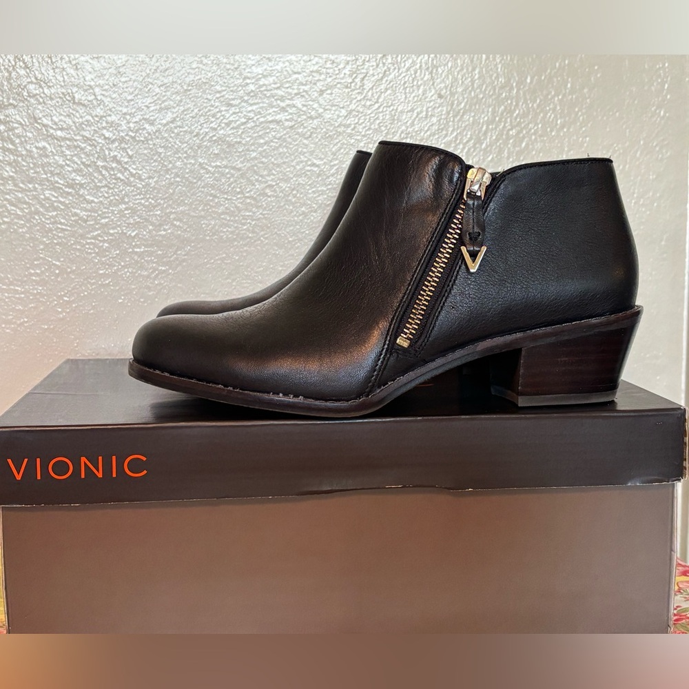 Vionic Jolene Women's Sleek Black Ankle Booties 7.5 like new